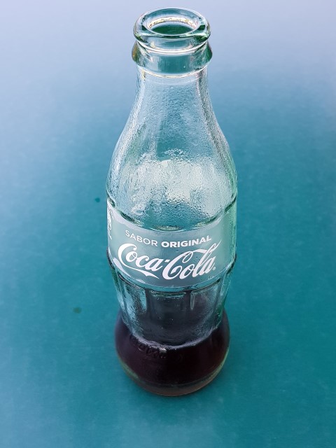 OE§KJNs Coca Cola